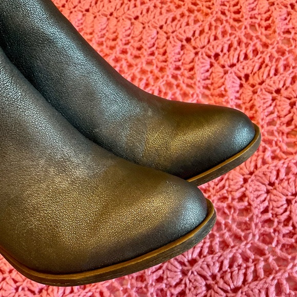 LUCKY BRAND Stylish Gray Ankle Boots - Picture 5 of 8